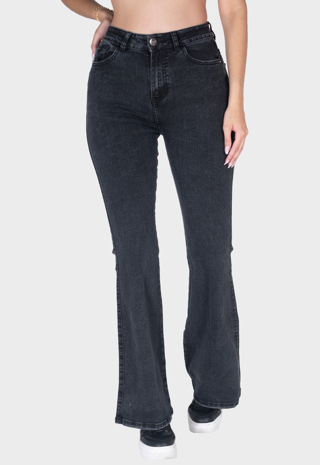 Pantalón jean semiflare negro para mujer